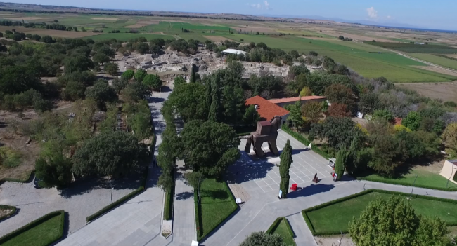 Aşkın yıktığı surların şehri: Troia